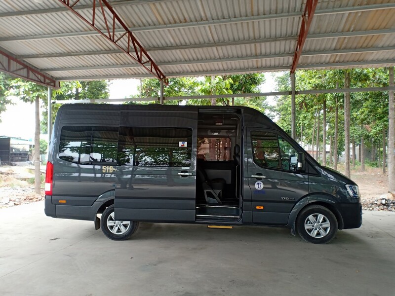Dòng xe Limousine 16 chỗ Đà Nẵng phục vụ tại Hoài Travel